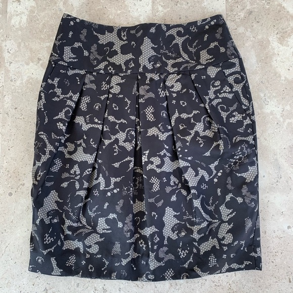 Banana Republic Dresses & Skirts - BANANA REPUBLIC Silk Skirt